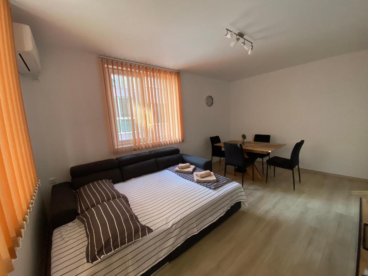 Apartamenti Eli เปาโมเรีย ภายนอก รูปภาพ