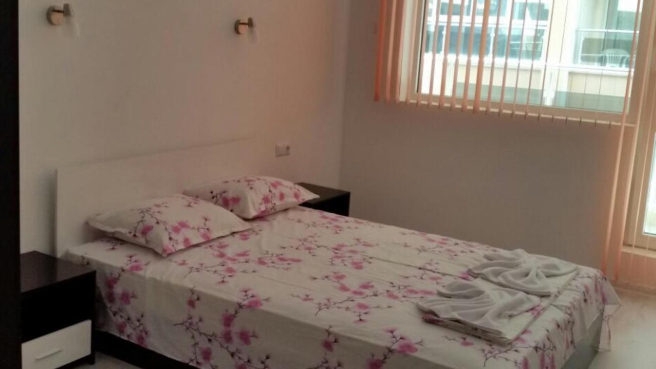 Apartamenti Eli เปาโมเรีย ภายนอก รูปภาพ